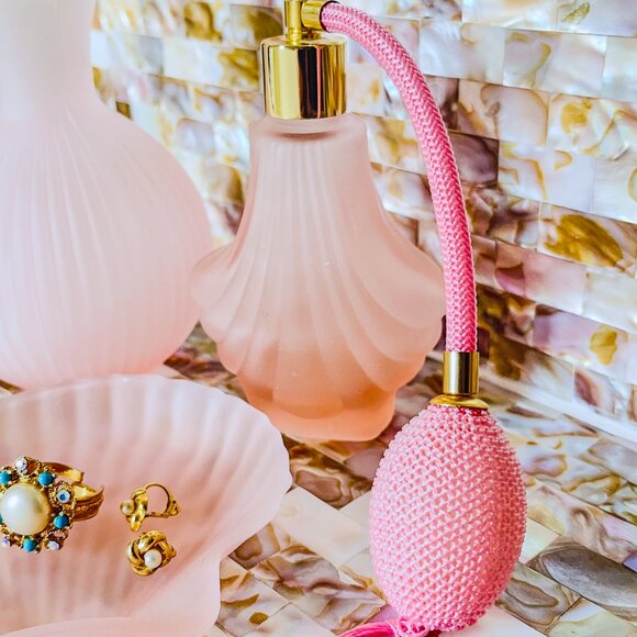 Vintage Art Deco Style Pink Frosted Glass Perfume Atomizer Vanity Set - Picture 2 of 5